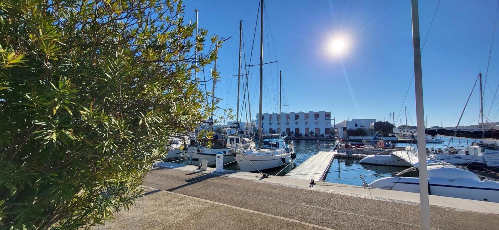 Ferienhaus Marina Lairan Vue Sur L'eau Et Les Bateaux De Port Camargue 2etoiles F *